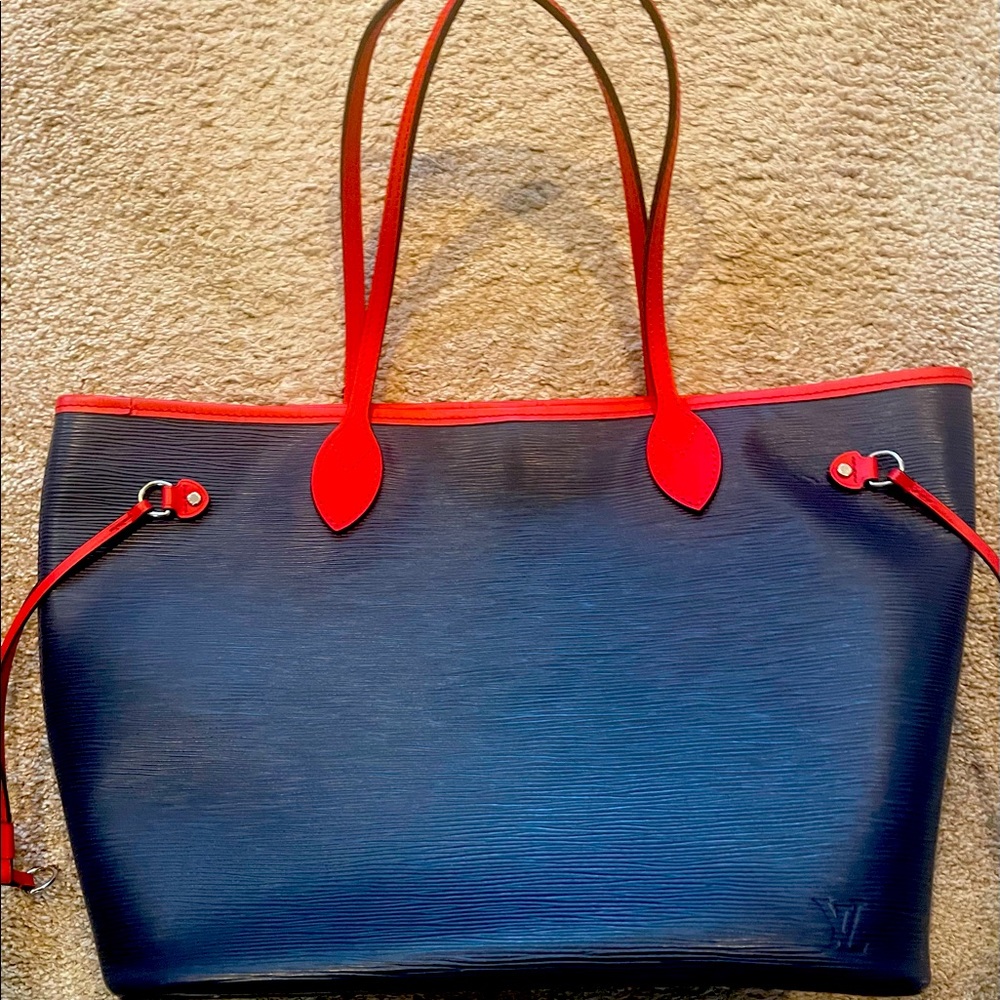 Epi Leather Louis Vuitton Neverfull MM - Authentic!!